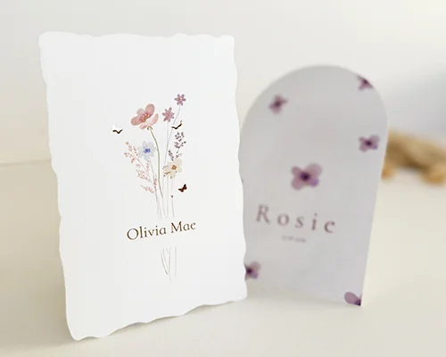 geboortekaartjes voor een meisje met bloemen